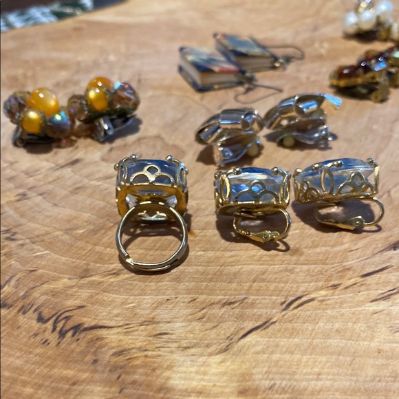 Assorted Vintage Earrings Set - Picture 4 of 7